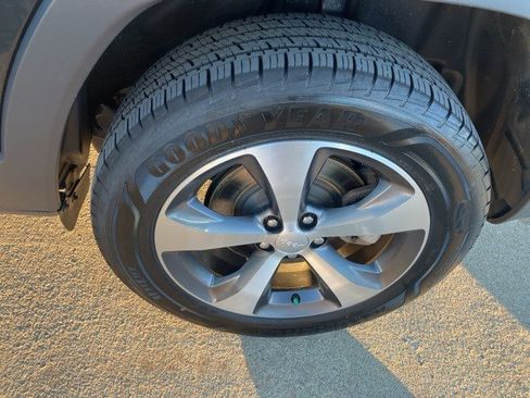 Certified 2021 Jeep Cherokee Limited w/ Elite Package image 24