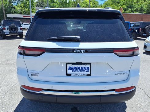 Used 2025 Jeep Grand Cherokee Limited AWD/4WD image 5