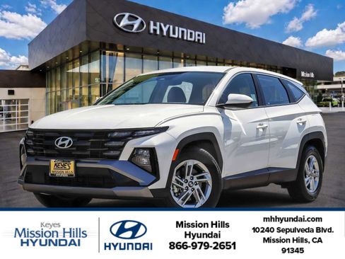 Certified 2025 Hyundai Tucson SE FWD image 1