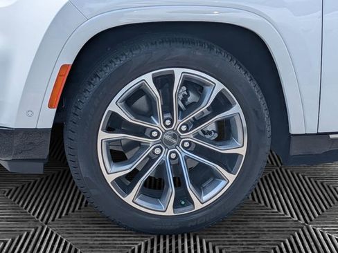 Used 2024 Jeep Grand Wagoneer Series III w/ Rear Seat Video Group 1 AWD/4WD image 9