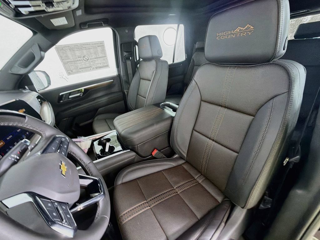 New 2026 Chevrolet Tahoe High Country AWD/4WD image 18