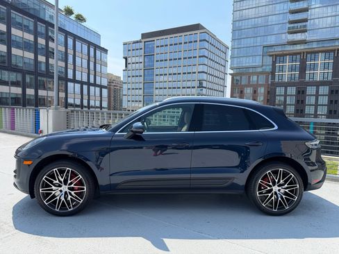 Certified 2022 Porsche Macan S AWD/4WD image 2