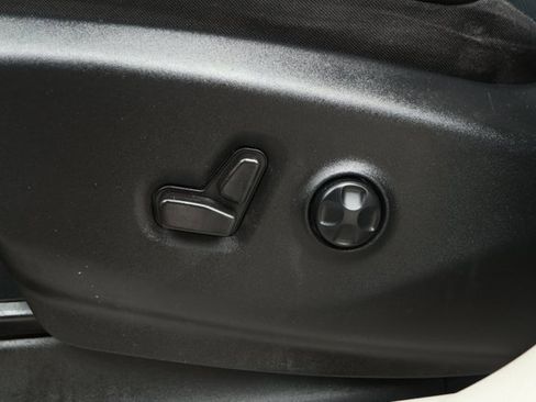 Used 2022 Chrysler Pacifica Touring-L image 24