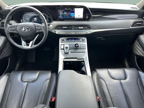 Used 2022 Hyundai Palisade Calligraphy image 2