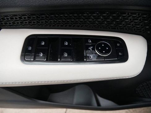 Certified 2023 Nissan Ariya FWD image 17