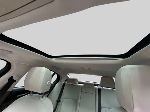 Used 2017 Jaguar XE Premium RWD image 34