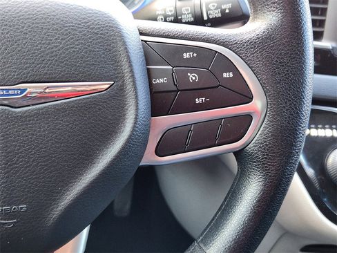 Used 2021 Chrysler Voyager Lxi image 21