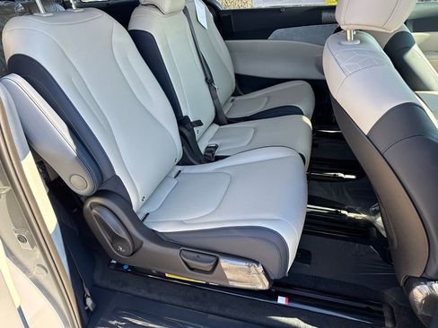 New 2026 Kia Carnival EX image 15