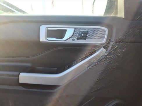 Used 2022 Ford Explorer Limited w/ Equipment Group 301A image 23