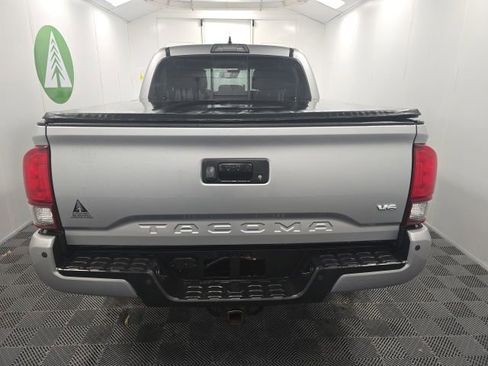 Used 2018 Toyota Tacoma TRD Off-Road w/ Technology Package AWD/4WD image 5
