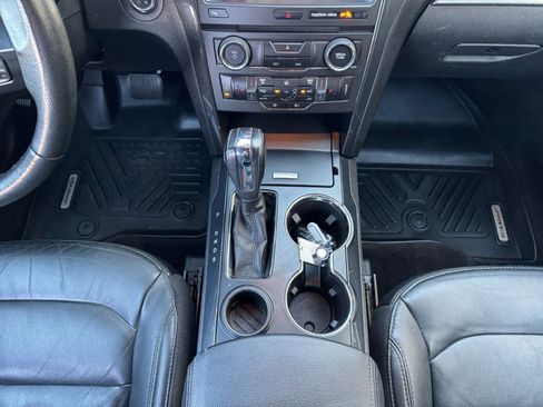 Used 2018 Ford Explorer XLT w/ Equipment Group 202A image 11