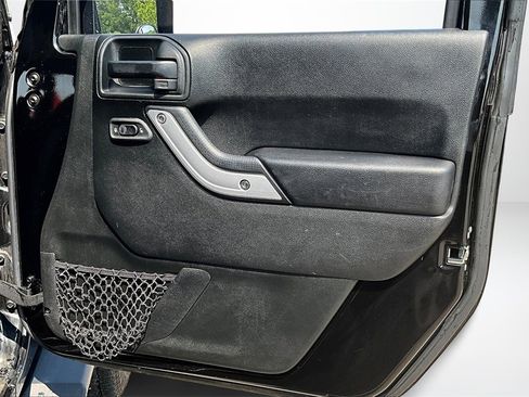 Used 2018 Jeep Wrangler Unlimited Sahara image 25