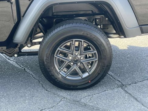 New 2026 Jeep Gladiator Sport AWD/4WD image 12