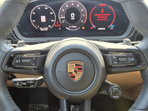 Used 2025 Porsche Cayenne Coupe image 24