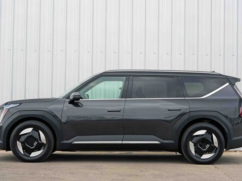 Used 2024 Kia EV9 Wind image 8