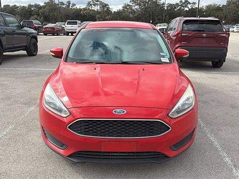 Used 2015 Ford Focus SE image 2