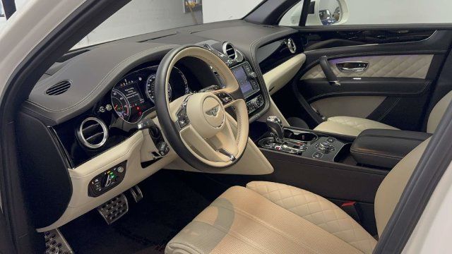 Used 2020 Bentley Bentayga AWD/4WD image 30