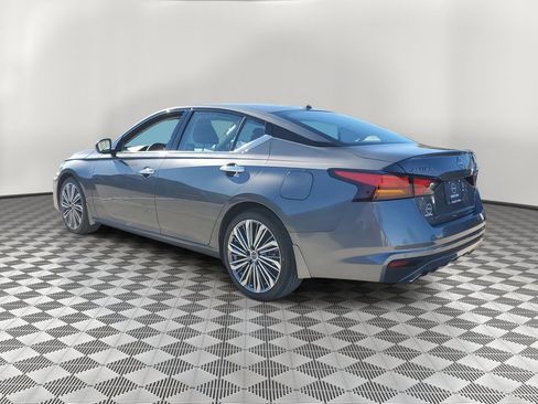 New 2025 Nissan Altima 2.5 SL FWD image 2