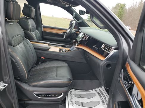 Used 2023 Jeep Grand Wagoneer Series III image 24