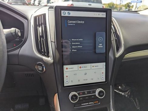 Used 2022 Ford Edge Titanium image 10