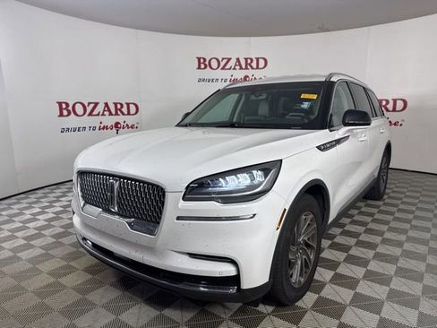 Used 2023 Lincoln Aviator 2WD w/ Class IV Trailer Tow Package image 4