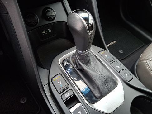 Used 2017 Hyundai Santa Fe Limited image 22