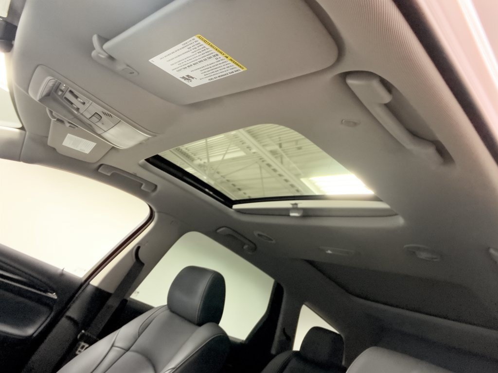 Used 2020 Buick Enclave Essence w/ LPO, Touring Package FWD image 27