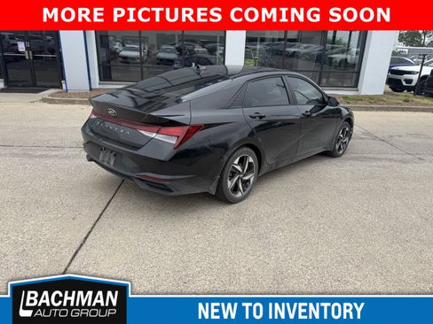 Certified 2023 Hyundai Elantra SEL w/ Convenience Package FWD image 5