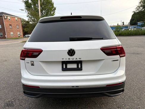 Used 2022 Volkswagen Tiguan SE w/ Panoramic Sunroof Package AWD/4WD image 5