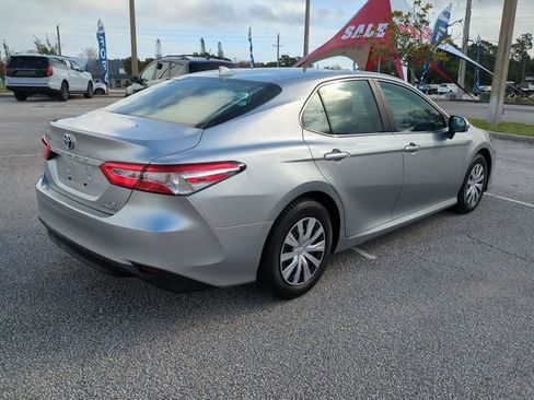 Used 2020 Toyota Camry LE image 4