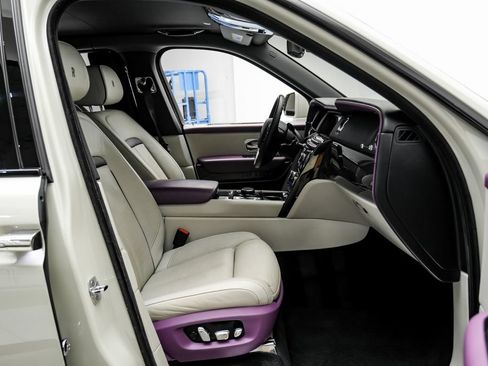 Used 2022 Rolls-Royce Cullinan Black Badge AWD/4WD image 31