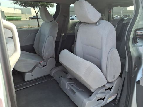 Certified 2020 Toyota Sienna LE w/ Carpet Mat Package image 10