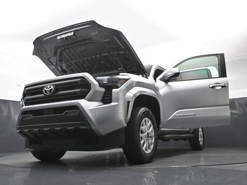 Used 2025 Toyota Tacoma SR5 RWD image 37
