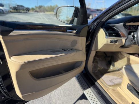 Used 2010 BMW X5 xDrive48i image 9