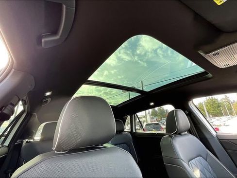 New 2025 Volkswagen Atlas Cross Sport SEL Premium R-Line image 25