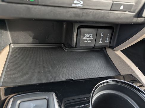 Used 2018 Honda Pilot Touring image 32