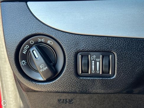 Used 2019 Dodge Grand Caravan GT image 21