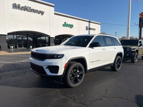 New 2025 Jeep Grand Cherokee Altitude image 1