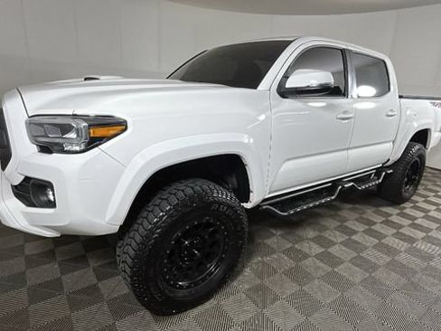Used 2021 Toyota Tacoma TRD Sport w/ TRD Premium Sport Package AWD/4WD image 6