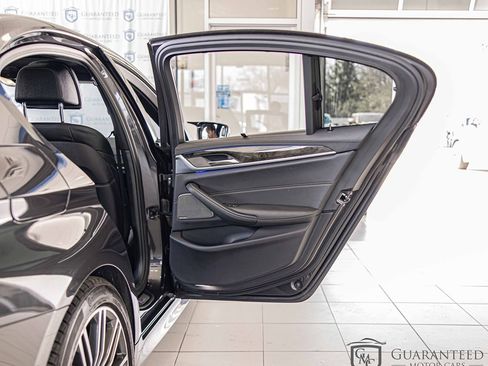 Used 2020 BMW M550i xDrive w/ Executive Package image 42