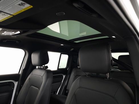 Used 2025 Land Rover Defender 110 S image 18