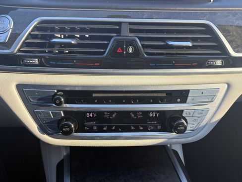 Used 2018 BMW 750i image 43