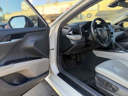 Used 2022 Toyota Camry SE FWD image 13