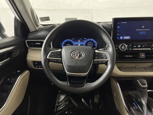 Used 2023 Toyota Highlander Limited AWD/4WD image 16
