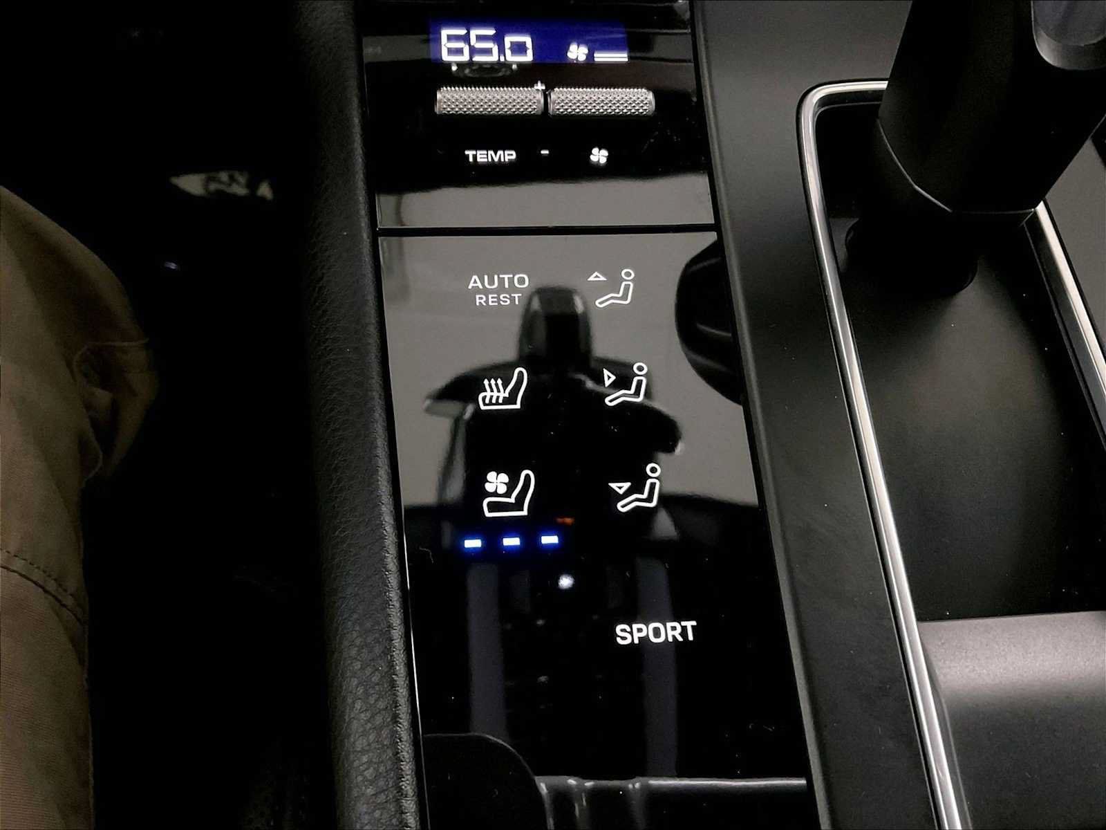 Certified 2023 Porsche Macan AWD/4WD image 39