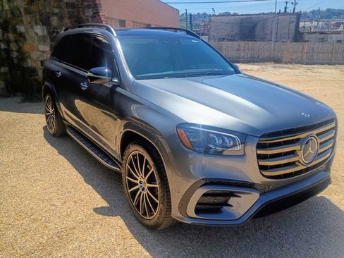 Used 2024 Mercedes-Benz GLS 580 4MATIC image 2