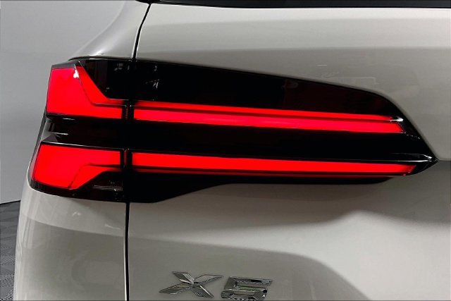 Used 2024 BMW X5 xDrive40i w/ Premium Package AWD/4WD image 33