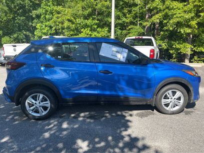 New 2025 Nissan Kicks Play S