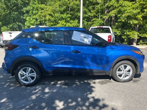 New 2025 Nissan Kicks Play S image 3