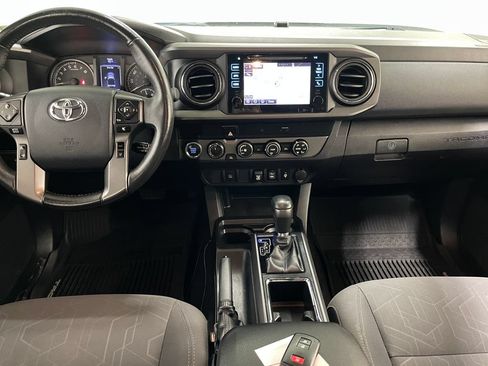 Used 2019 Toyota Tacoma TRD Off-Road AWD/4WD image 4